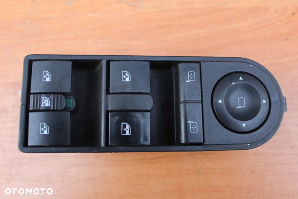 PRZEŁĄCZNIK SZYB LUSTEREK OPEL ZAFIRA B ASTRA H 13228699 18 PINÓW