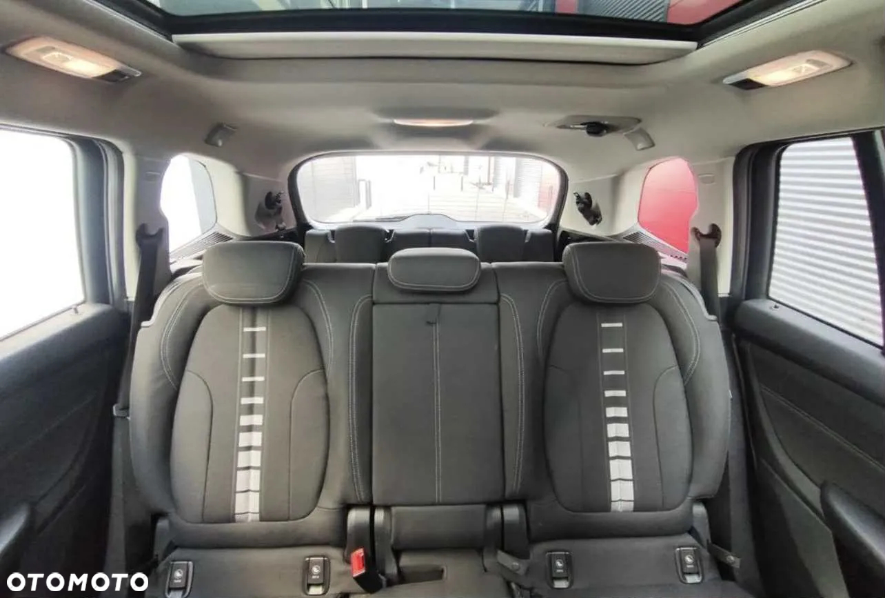 BMW Seria 2 218d - 7