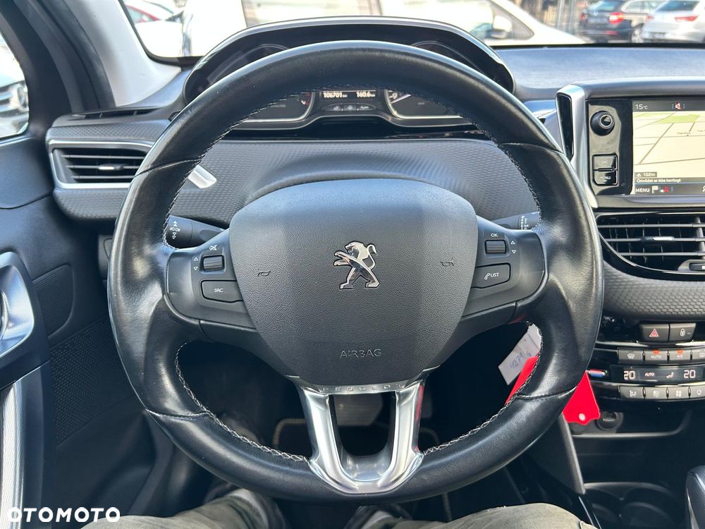 Peugeot 2008 1.2 Pure Tech GPF Allure S&S EAT6 - 29