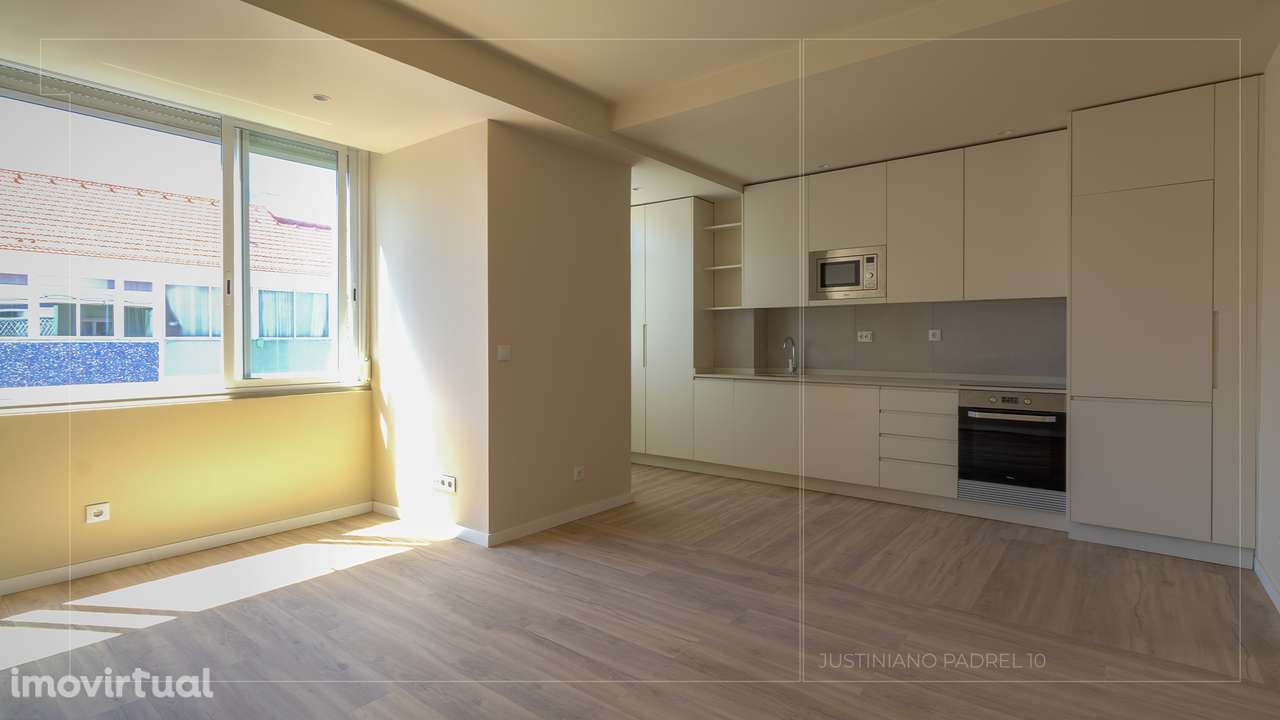 T2 RENOVADO C/ VISTA LATERAL RIO | PRÉDIO REQUALIFICADO C/ ELEVADOR - Grande imagem: 3/19