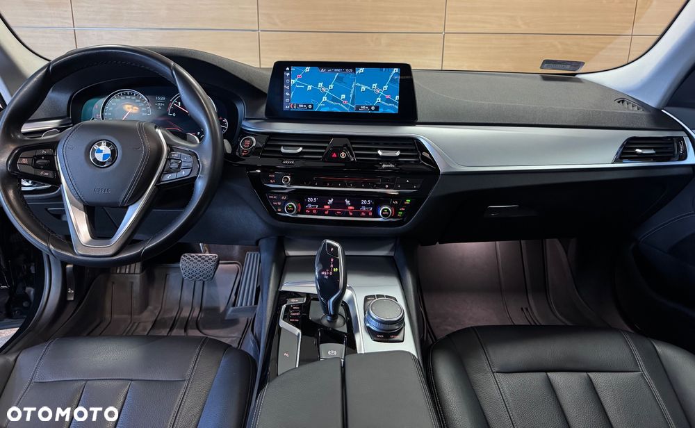 BMW Seria 5 520d xDrive - 11