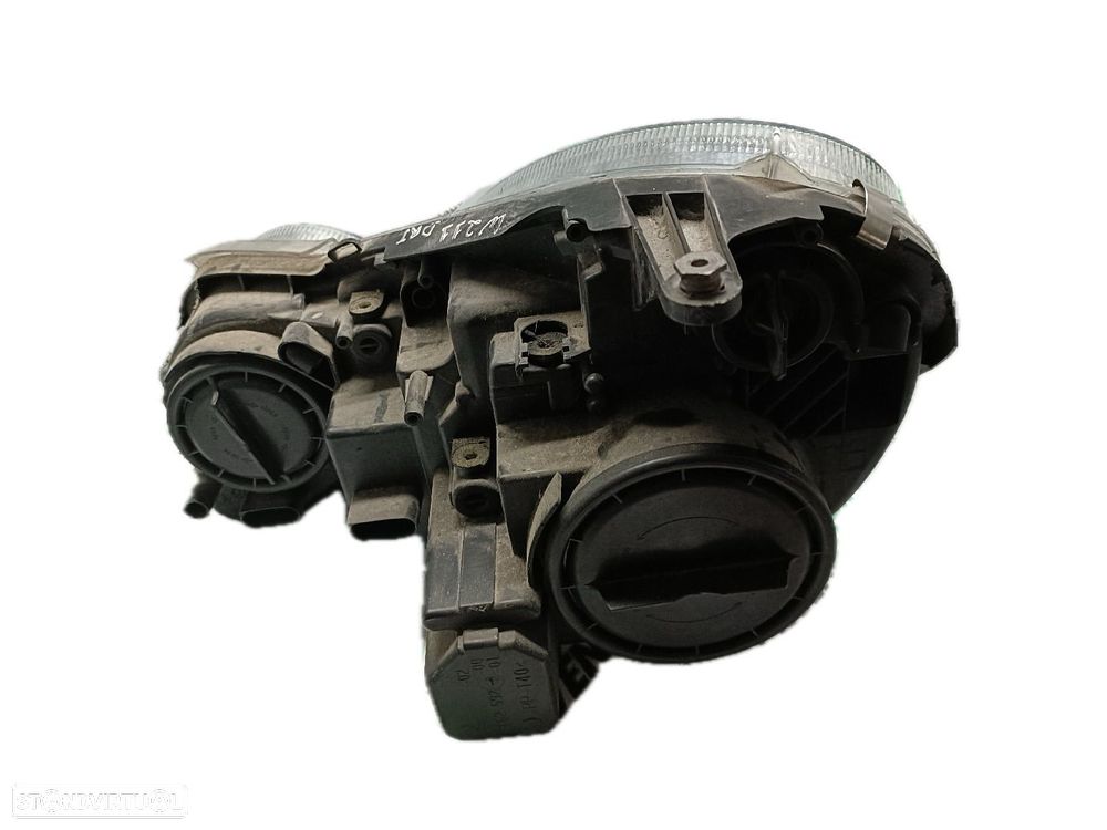 Farol Dto Mercedes-Benz E-Class (W211) - 2