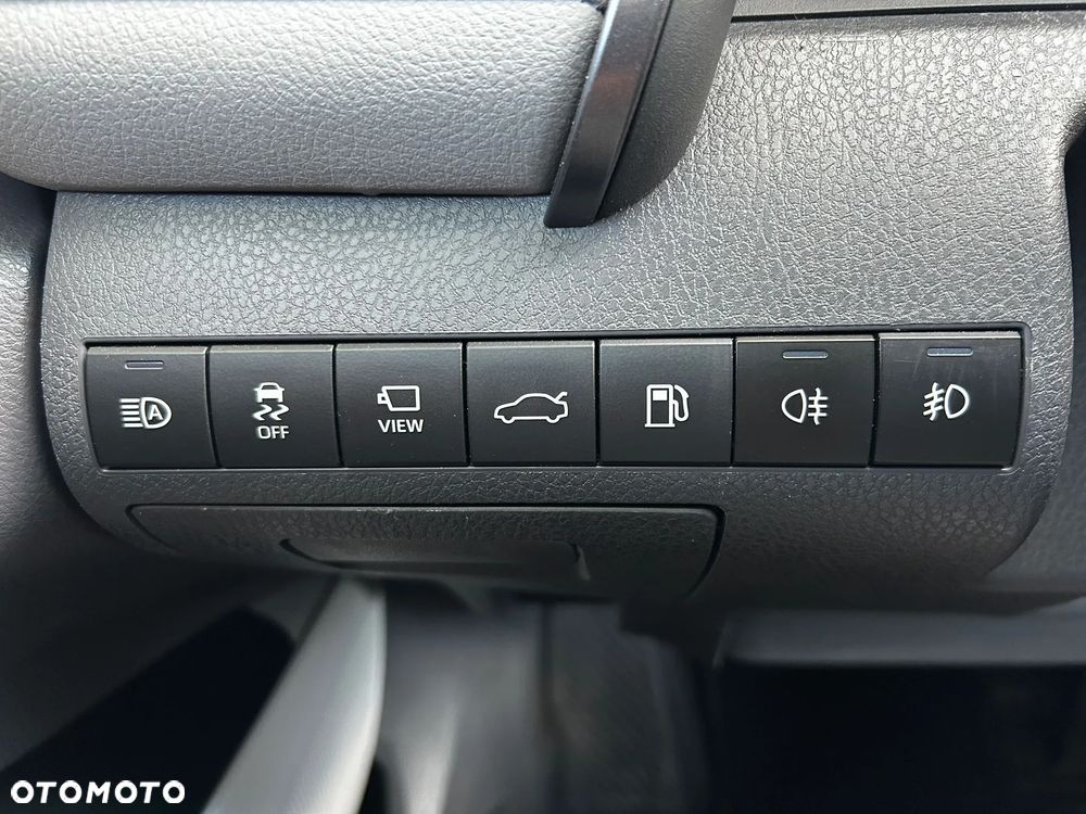 Toyota Camry Business Edition - 21