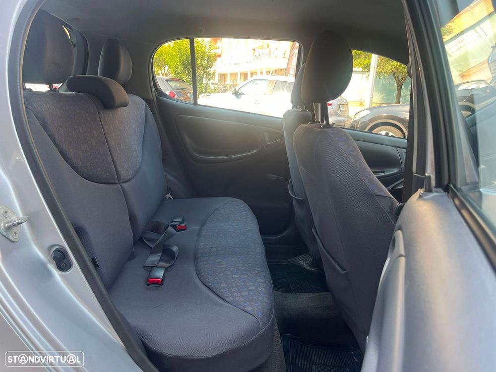 Toyota Yaris 1.0 Sol ABS+CD+AC - 11
