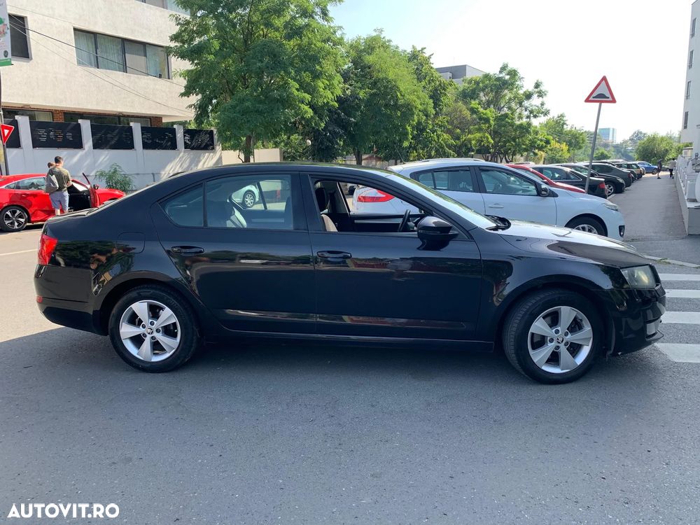 Skoda Octavia 2.0 TDI DSG Style - 4