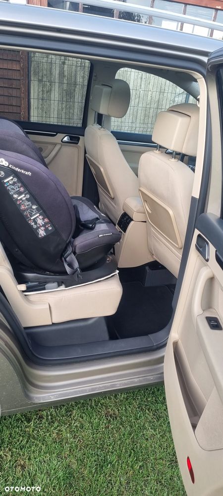 Volkswagen Touran 2.0 TDI DPF BlueMotion Technology DSG Highline - 2