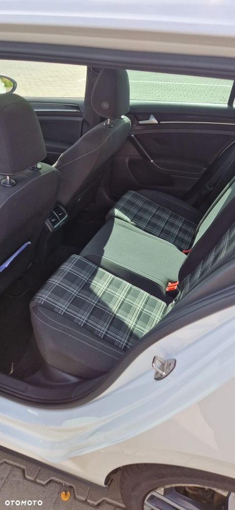 Volkswagen Golf 2.0 TDI BMT GTD - 9