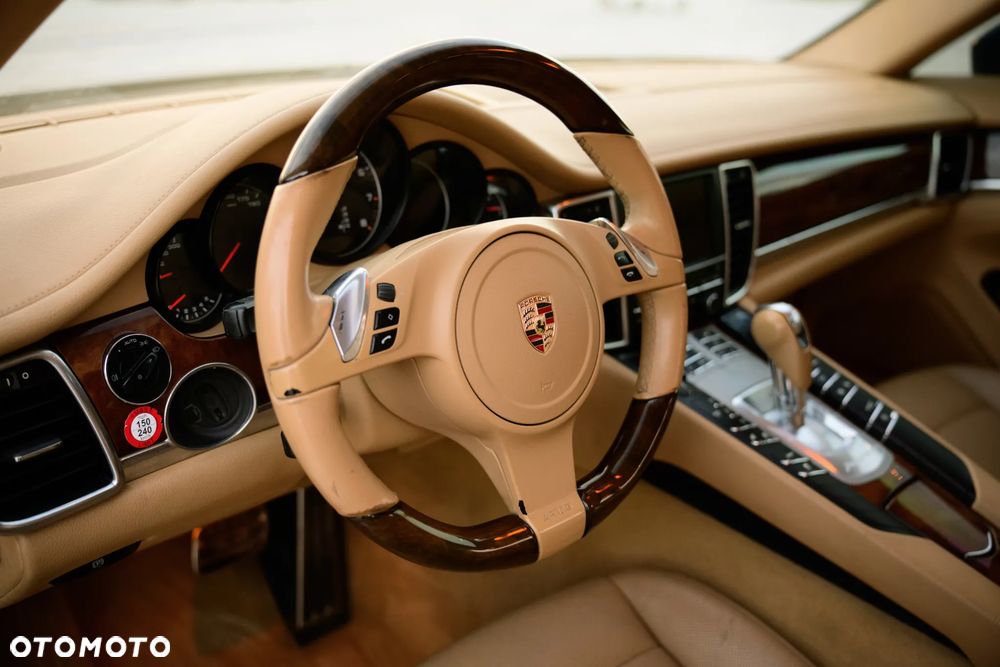 Porsche Panamera - 22