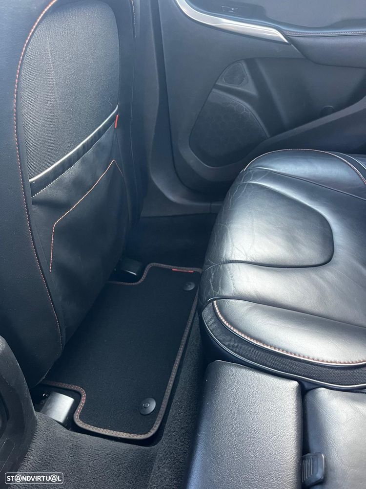 Volvo V40 Cross Country - 13