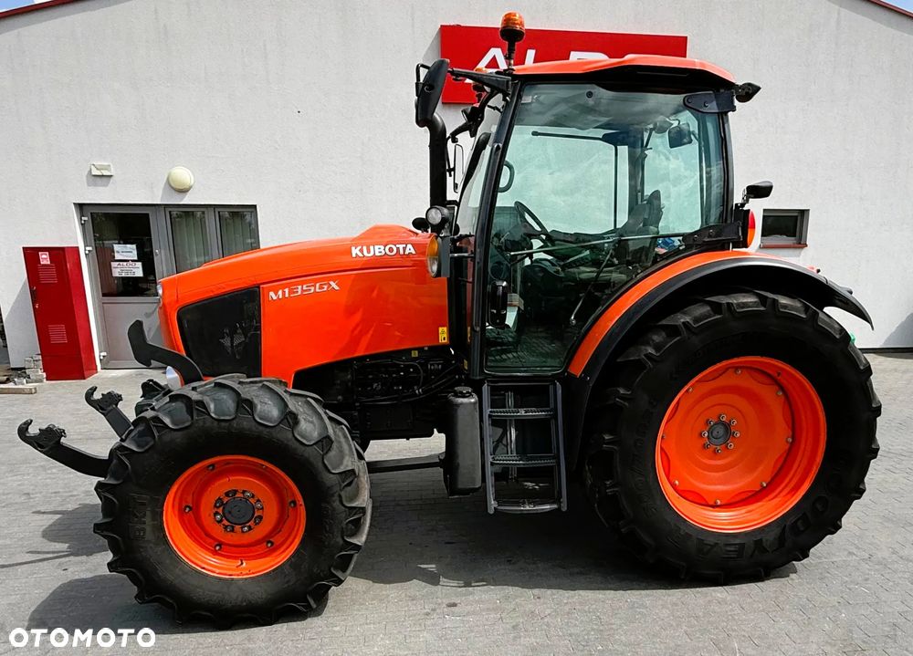 Kubota M135GX-III - 14