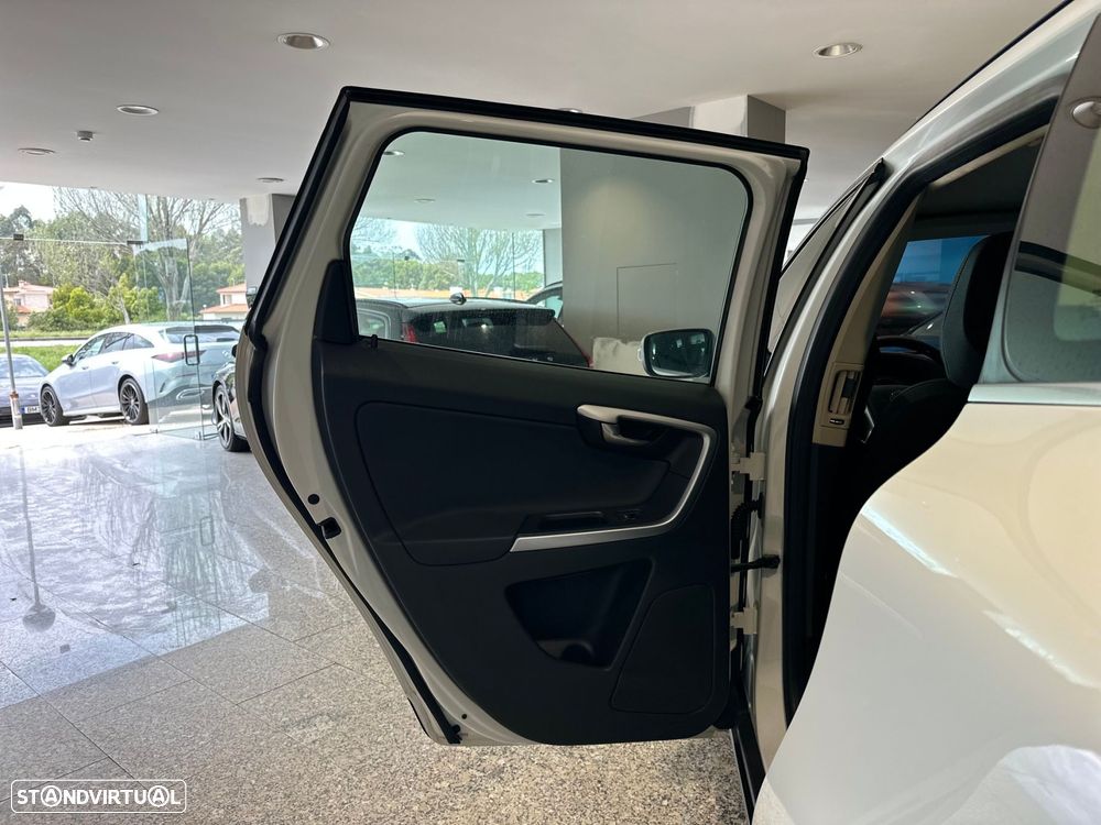 Volvo XC 60 2.4 D3 Momentum Start/Stop - 22