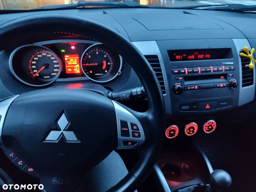 Mitsubishi Outlander 2.0 DID Instyle - 4
