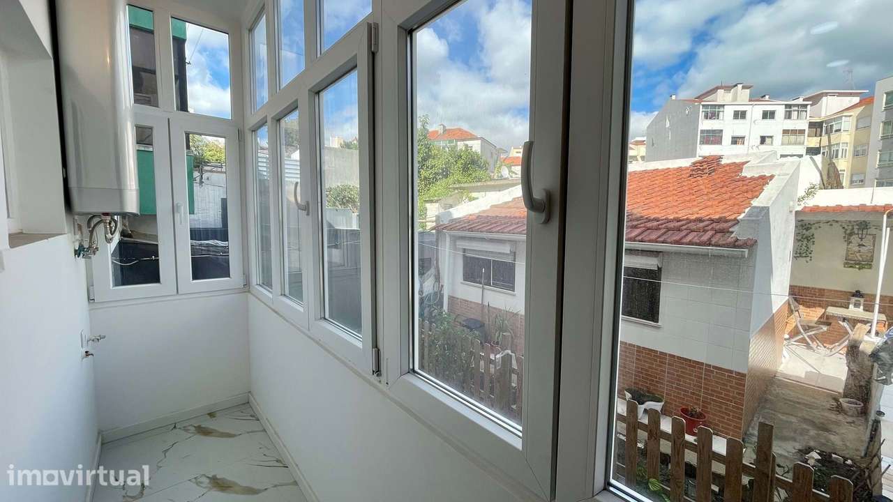 T2 em Almada / 1º andar / Totalmente renovado! - Grande imagem: 3/17