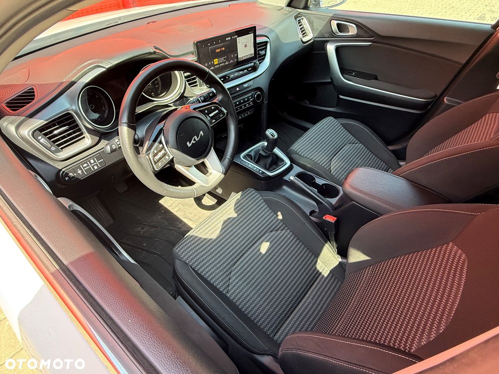 Kia Ceed - 11