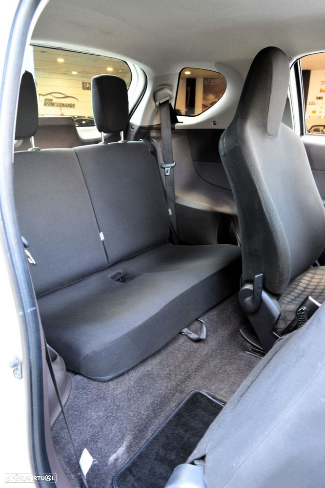 Toyota iQ 1.0 VVT-i Essential+AC - 25