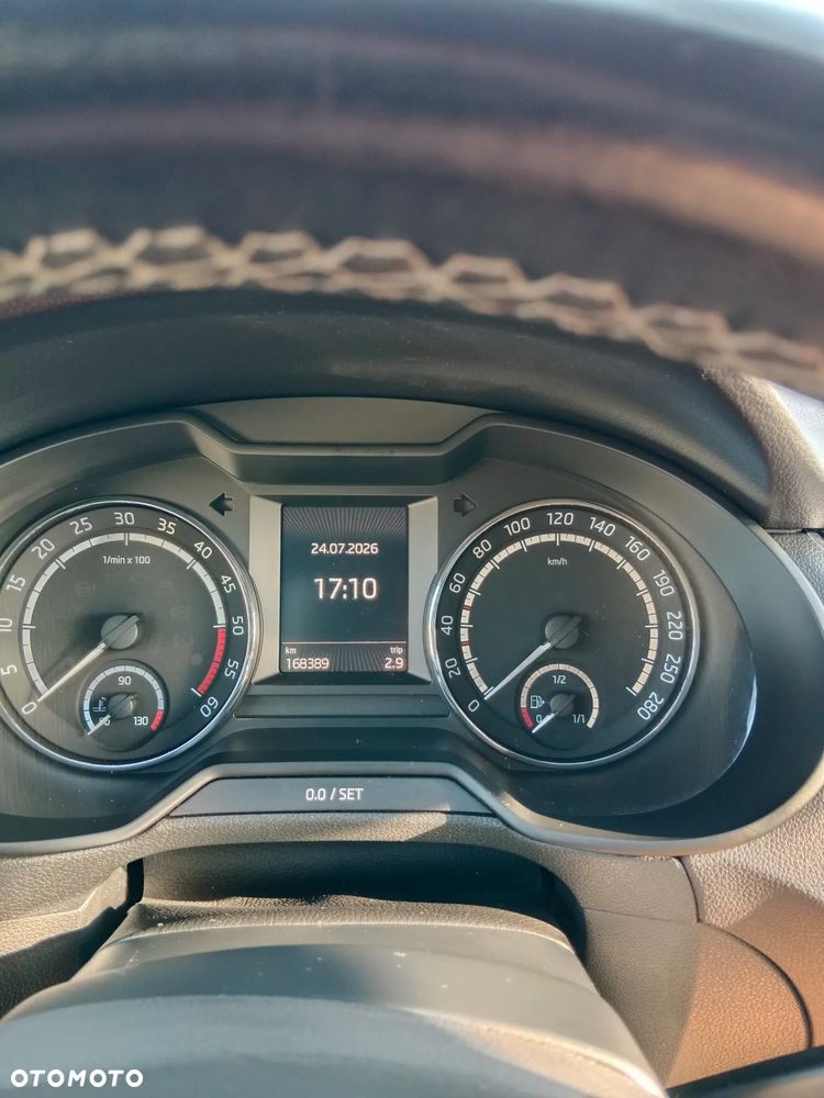 Skoda Octavia 2.0 TDI RS - 16