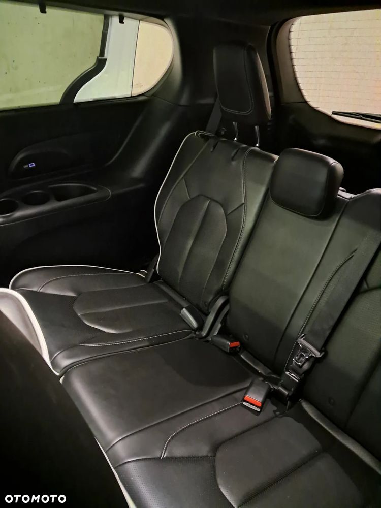 Chrysler Pacifica - 16
