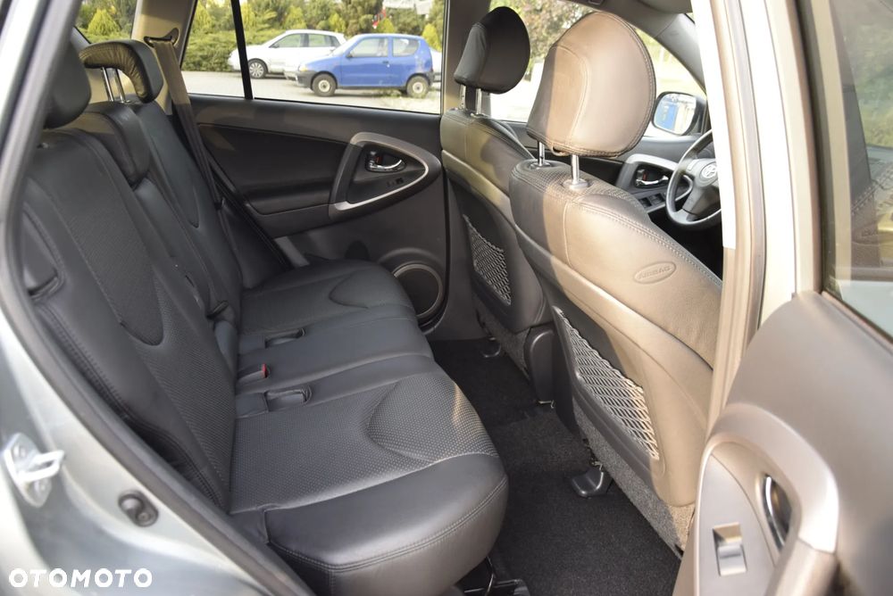 Toyota RAV4 2.2 D-4D Sol - 31