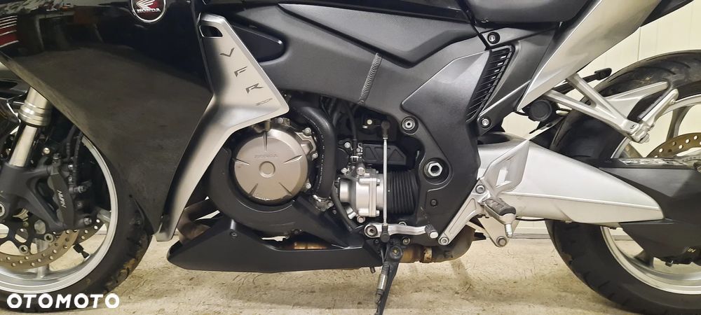 Honda VFR - 11