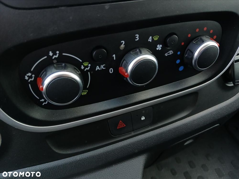 Renault trafic - 12