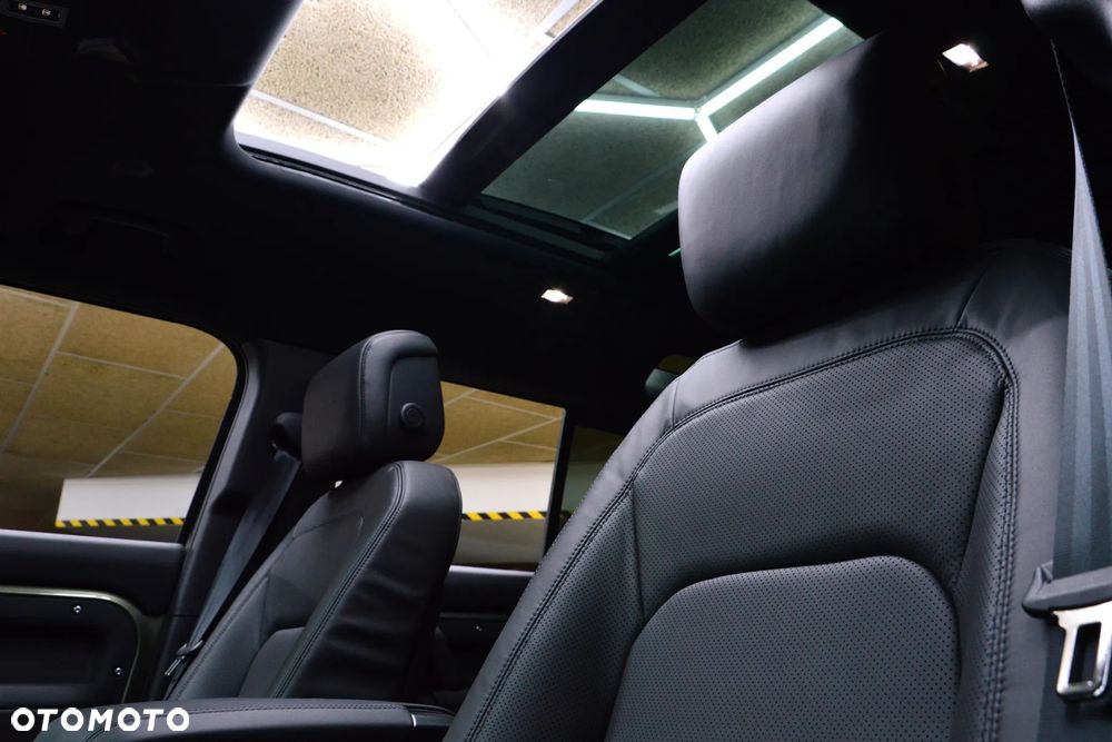 Land Rover Defender 110 D300 X-Dynamic HSE - 13