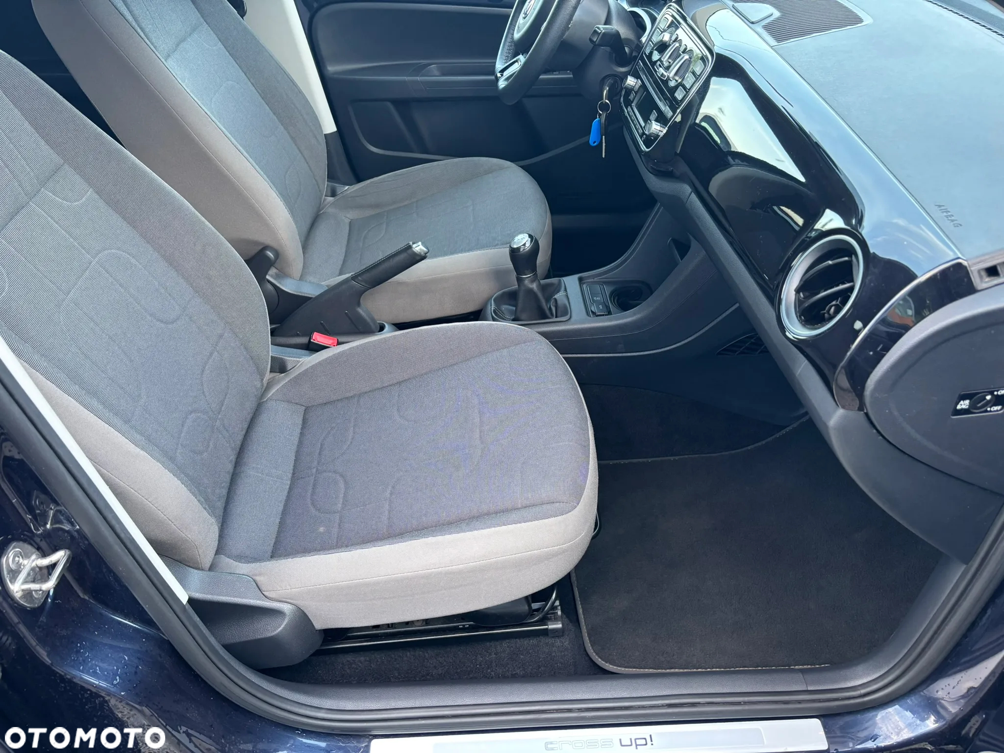 Volkswagen up! 1.0 cross - 7