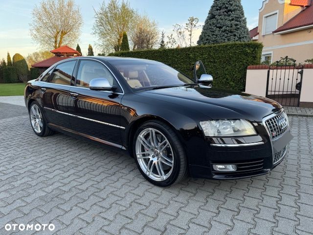 Audi S8 - 11