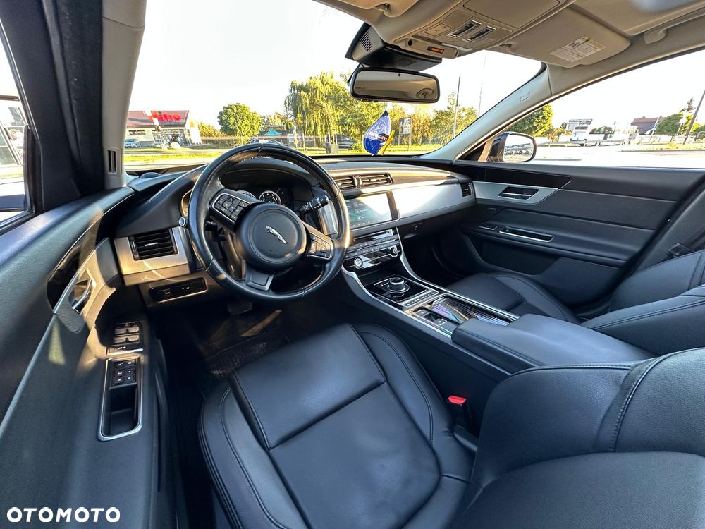 Jaguar XF 25t Prestige - 20