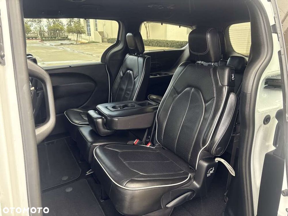 Chrysler Pacifica - 10