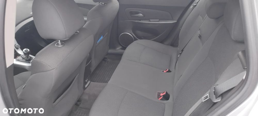 Chevrolet Cruze 1.6 LS - 11