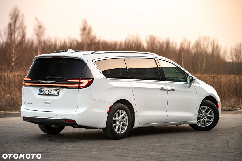 Chrysler Pacifica - 4