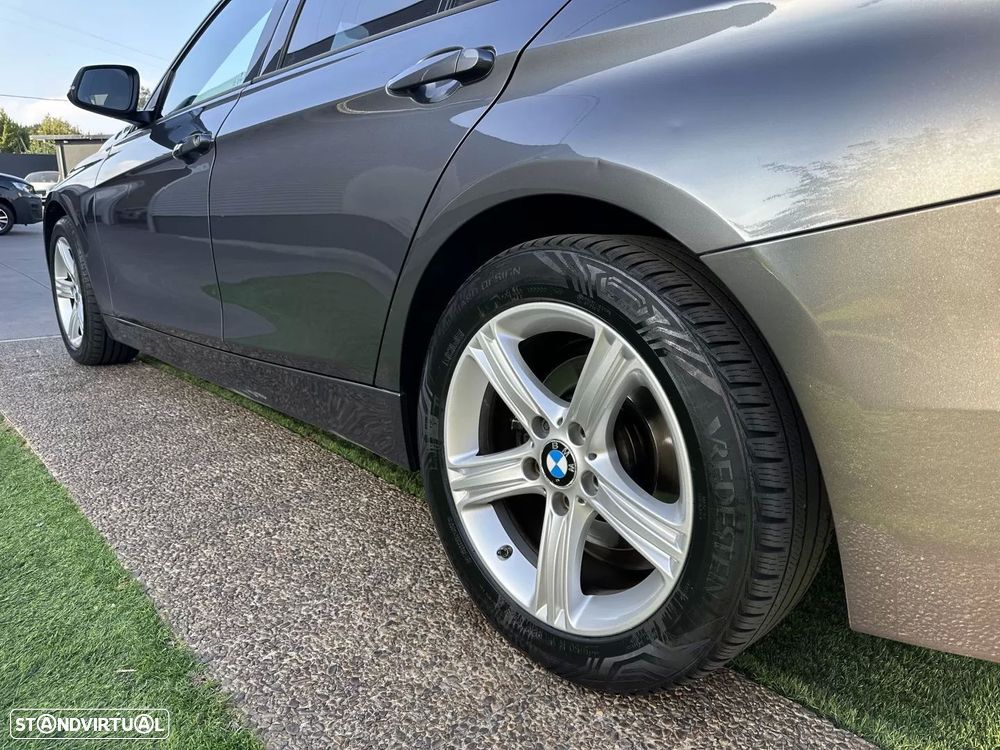BMW 318 d Sport Line - 23