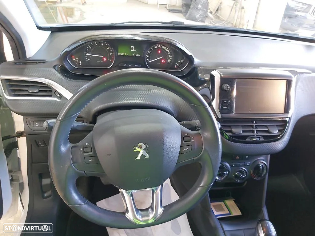 Peugeot 208 1.2 PureTech Signature - 7