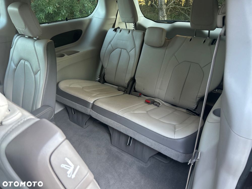Chrysler Pacifica - 29
