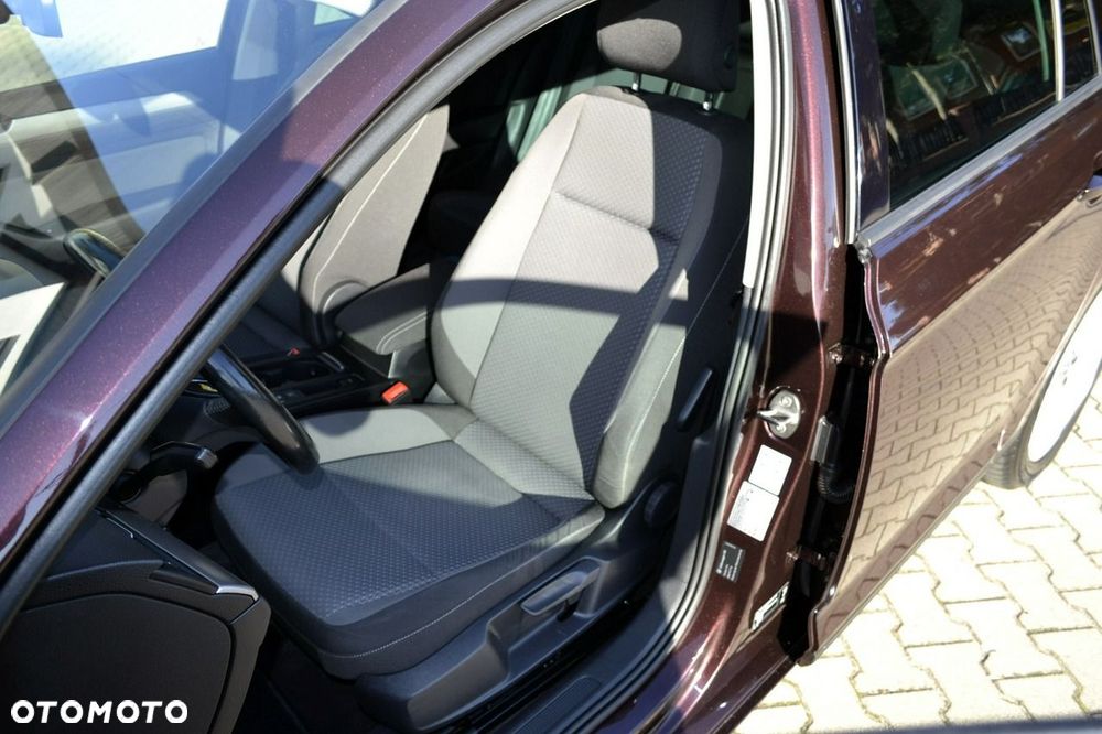 Volkswagen Passat - 32