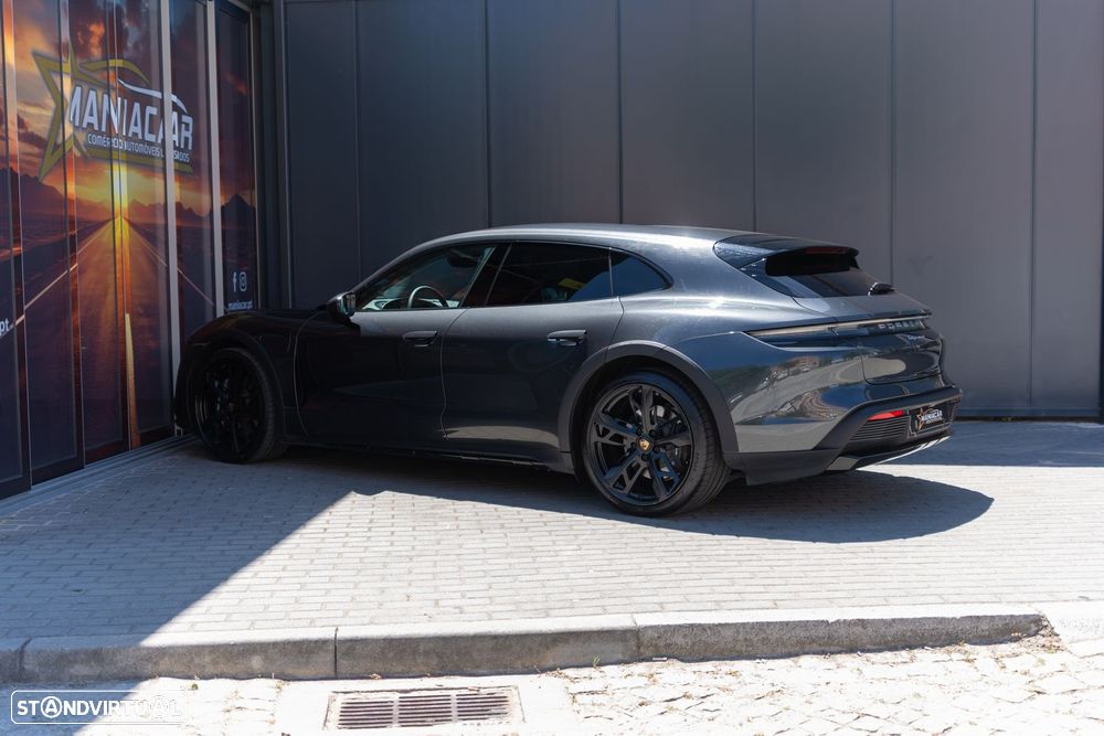 Porsche Taycan Cross Turismo 4 - 7