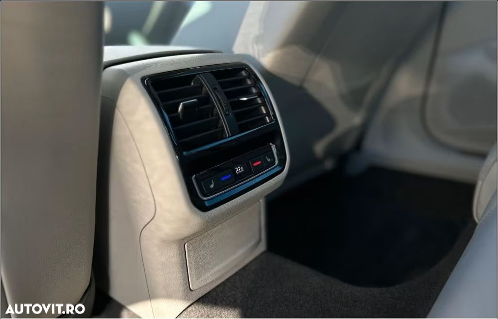 Volkswagen Passat Variant 2.0 TDI SCR DSG 4Motion Elegance - 25