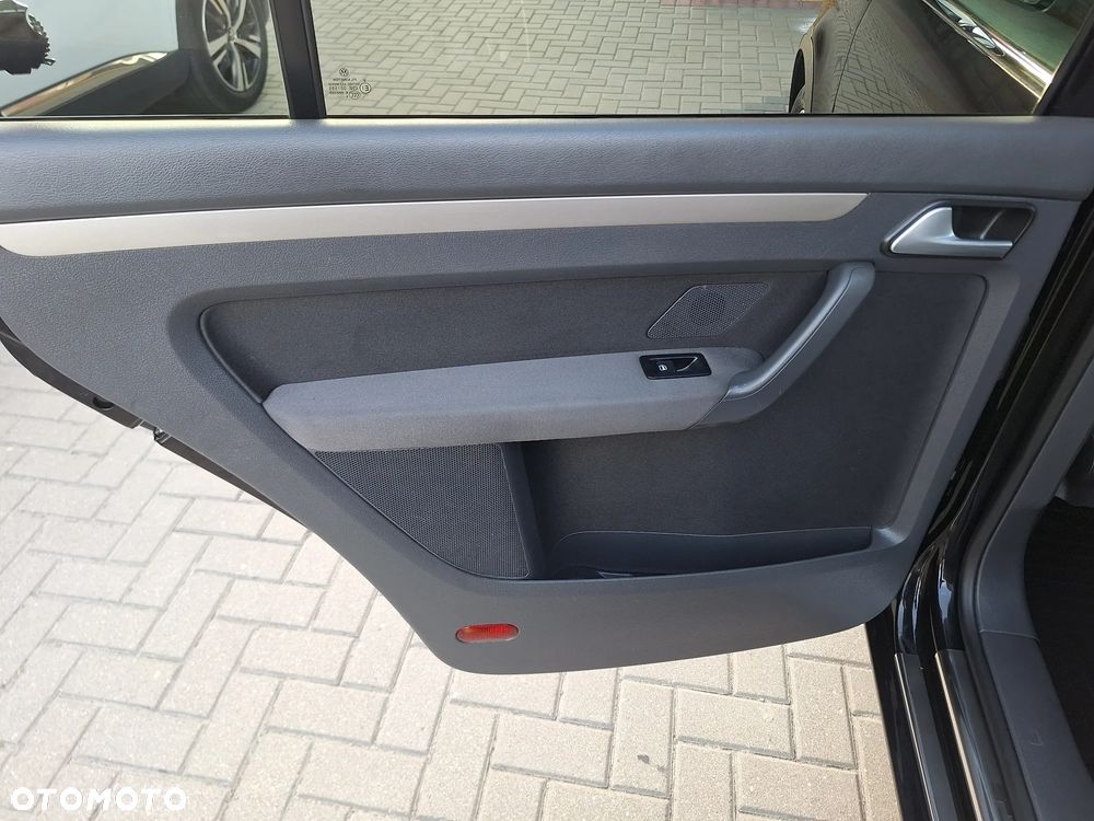 Volkswagen Touran 1.9 TDI DPF Highline - 23
