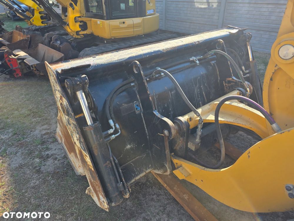 Caterpillar CAT 906 - 9