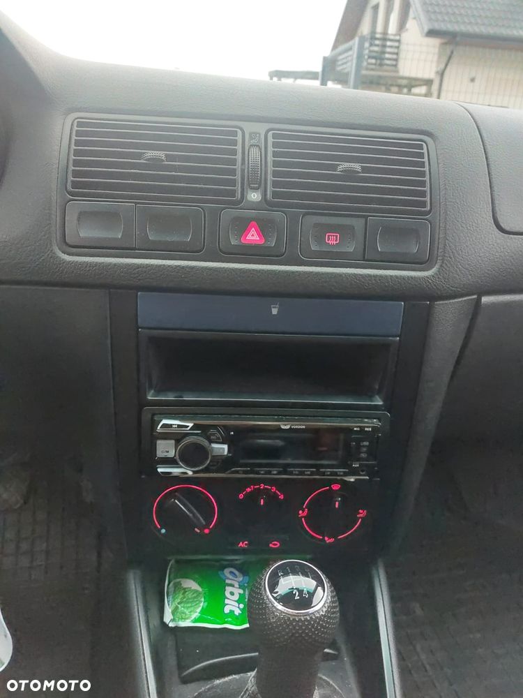 Volkswagen Golf 1.6 - 9