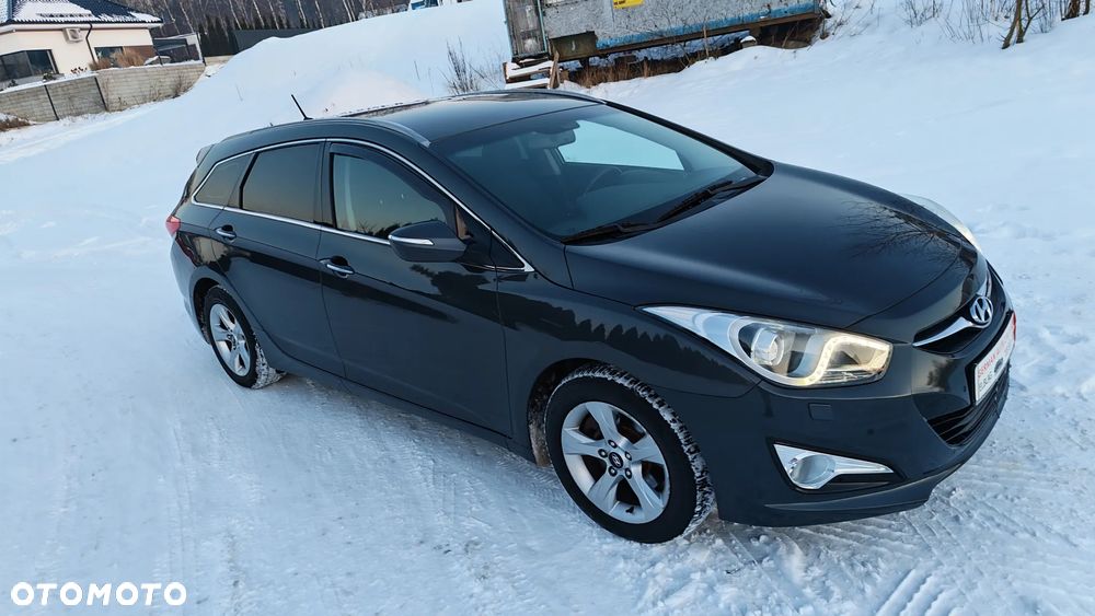 Hyundai i40 Kombi blue 1.6 Family+ - 15