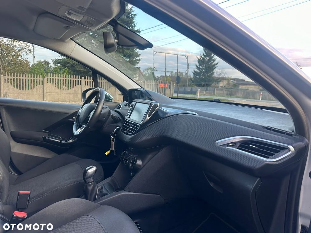 Peugeot 208 - 9