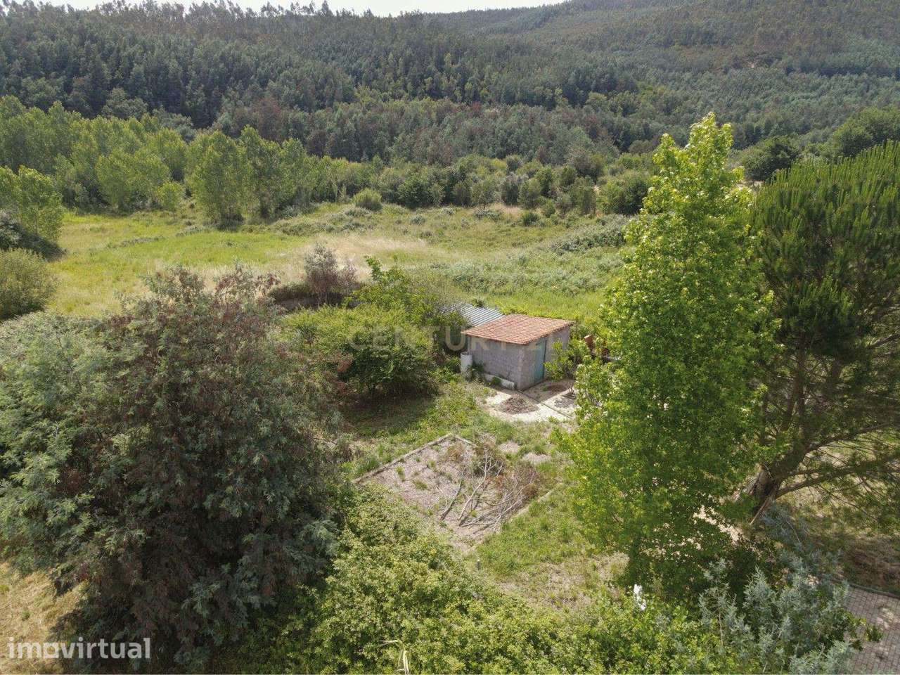 Terreno com Potencial de Construção - Grande imagem: 2/13