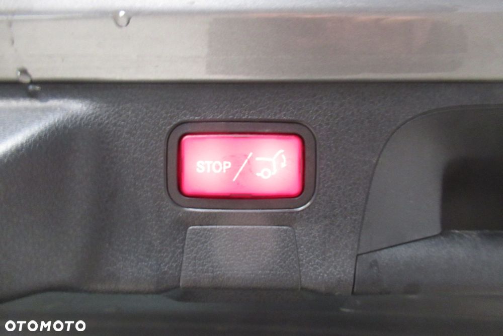 Mercedes-Benz CLA 250 e 8G-DCT Special Edition - 17