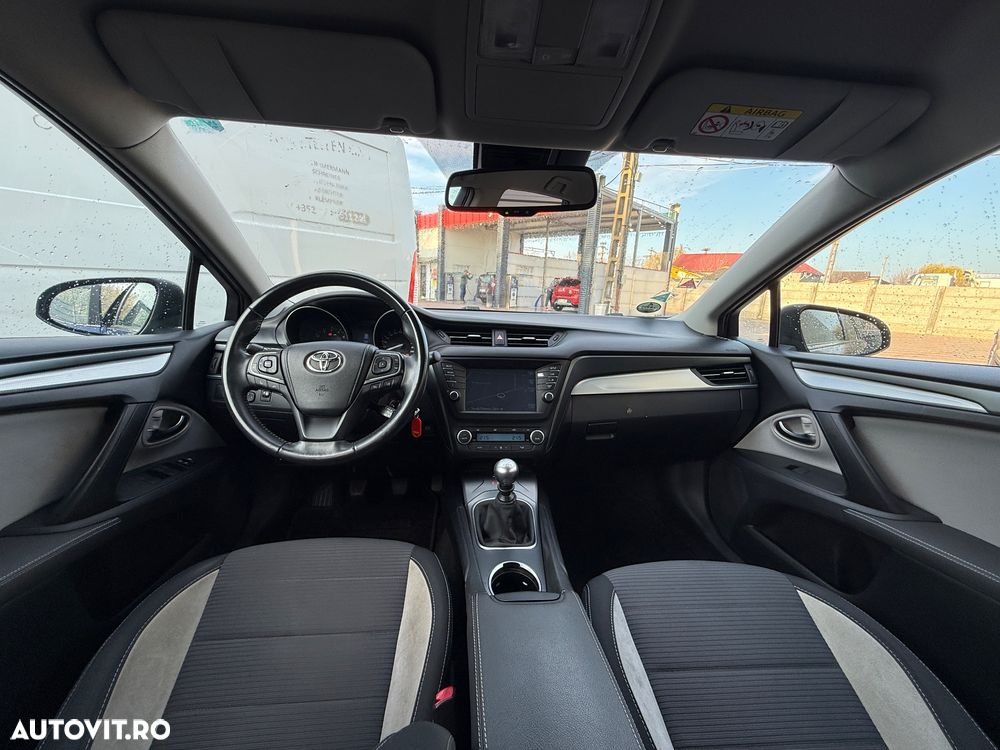 Toyota Avensis 1.6 Comfort - 6