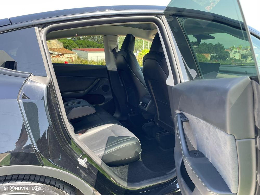 Tesla Model Y - 26