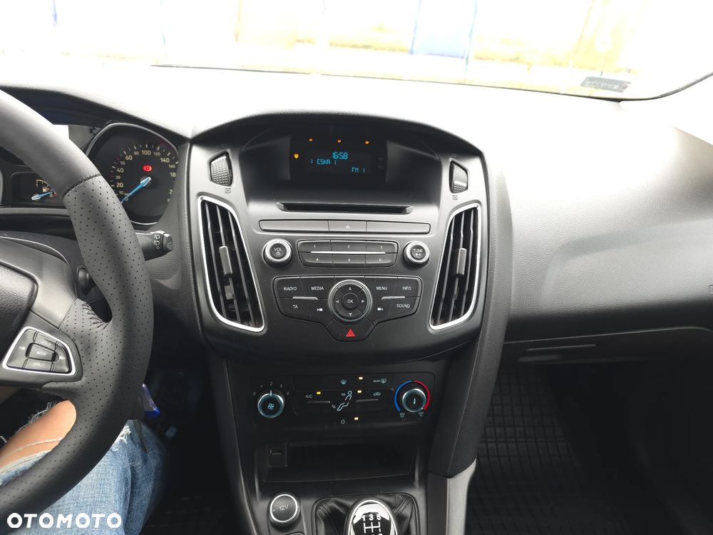 Ford Focus 1.6 Ambiente - 23