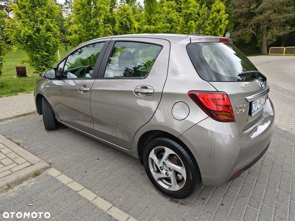 Toyota Yaris Hybrid 100 Premium EU6 - 6