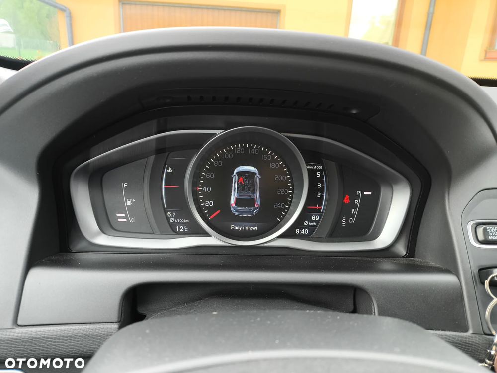 Volvo XC 60 D3 Drive-E Momentum - 11