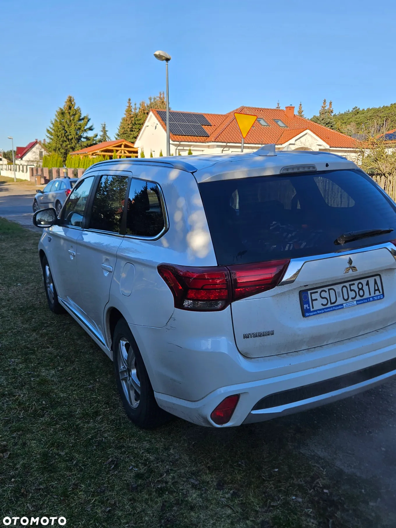 Mitsubishi Outlander PHEV Instyle NAVI - 2